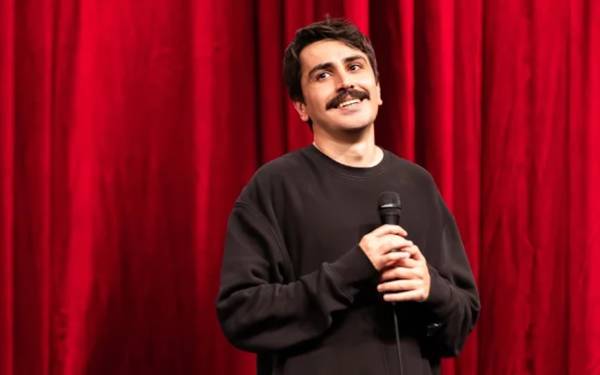 Deniz Göktaş'ın tutuklanmasını yanlış bulanlar, "tutuklansın" diyenlerden biraz daha çokKonda'nın kamuoyu yoklamasını yanıtlayanların yüzde 34'ü komedyenin tutuklanmasını "doğru", ya da "çok doğru" buluyor, yüzde 41'iyse "yanlış" ya da "çok yanlış". Aradaki yüzde 7 fark, devleti "özgür ülkeler" stan