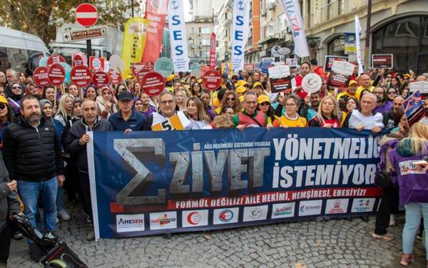 /haber/danistaydan-aile-hekimligi-yonetmeligi-karari-kritik-maddelere-yurutmeyi-durdurma-322008