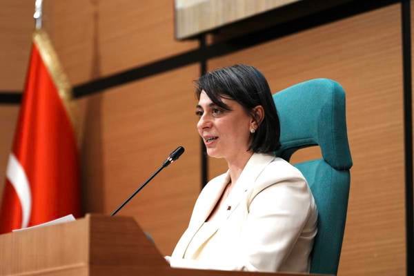 Sinem Dedetaş görevden uzaklaştırıldıİçişleri Bakanlığından yapılan açıklamada, kararın Anayasa’nın 127’nci maddesi ile 5393 sayılı Belediye Kanunu’nun 47’nci maddesi uyarınca geçici bir tedbir olarak alındığı bildirildi.1 Ağustos 2026