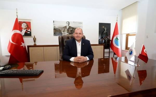 Menderes Belediyesi'ne operasyon: Belediye Başkanı İlkay Çiçek dahil 21 gözaltı
