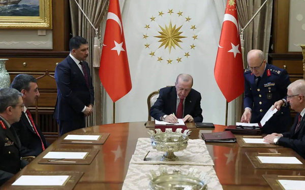 Erdoğan imzaladı: YAŞ kararları Resmi Gazete'de