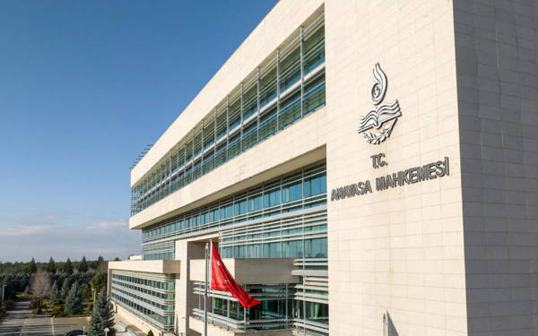 AYM: Trans erkeğin diplomasının yeni kimlik bilgileriyle düzenlenmemesi hak ihlali