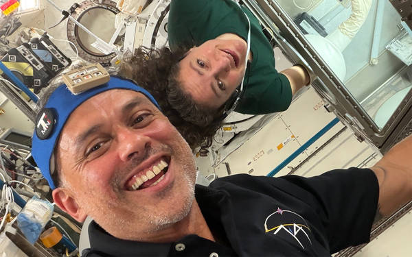 İki astronotun uzay yürüyüşü canlı yayında