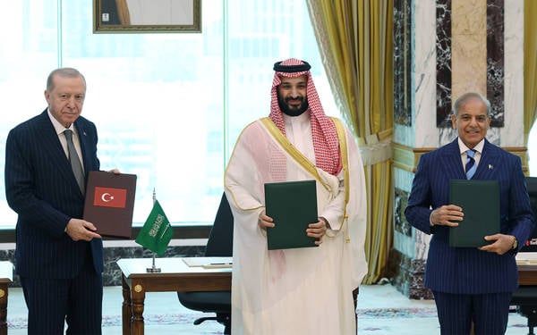 Türkiye, Suudi Arabistan ve Pakistan üçlü savunma anlaşması imzaladı