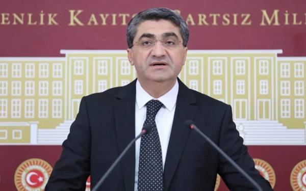 "Geri dönüşleri toplumsal gösteriye dönüştürmeden, zafer havası oluşturmadan ilerlemek gerekir"