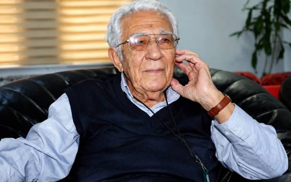 İstanbul Tabip Odası'nın öncülerinden Prof. Dr. Coşkun Özdemir aramızdan ayrıldıTürkiye'de nöroloji bilim dalının önde gelen şahsiyetlerinden, Türkiye Kas Hastalıkları Derneği'nin kurucu başkanı Prof. Dr. Coşkun Özdemir vefat etti. Özdemir, 12 Eylül diktatörlüğü karşısında İstanbul Tabip Odası Başk