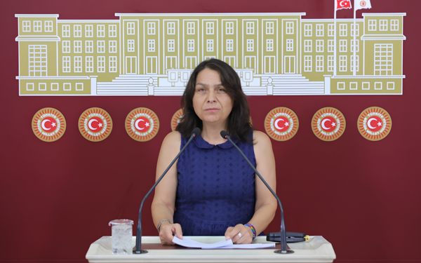 Özgül Saki’den Mabel Matiz’e destek: “Sansür politikalarını kabul etmiyoruz”