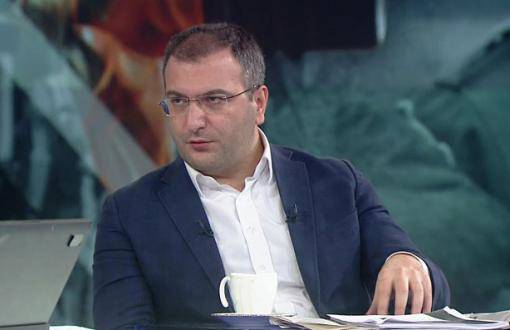Cem Küçük soruşturmasında 3 kişi hakkında yakalama kararıSoruşturma kapsamında tutuklu bulunan Cem Duman’ın ise şüpheli sıfatıyla ifadesinin alınacağı öğrenildi.25 Ağustos 2026