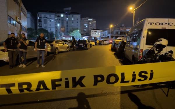Sultanbeyli’de "IŞİD operasyonu": Polisle çatıştığı söylenen 21 yaşındaki şüpheli öldürüldü