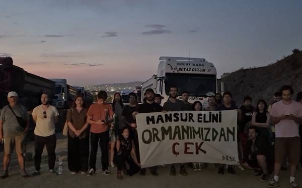 ODTÜ'de yol nöbeti: Belediye, iş makinelerini öğrencilerin üzerine sürdü