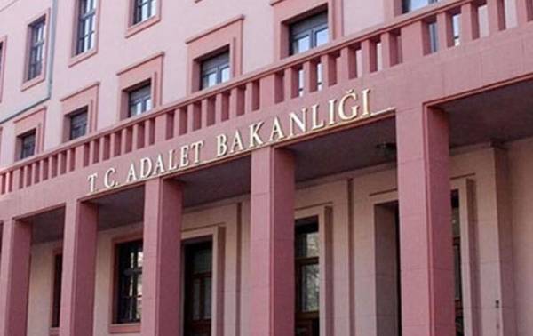 Akın Gürlek'ten müstehcenlik genelgesi