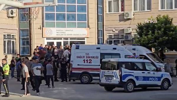 /haber/sendikalardan-ortak-cagri-okullarda-guvenlik-onleyici-politikayla-saglanmali-323684