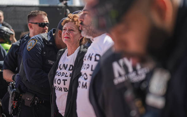 Netanyahu protestosunda Susan Sarandon ve Hannah Einbinder’e gözaltı