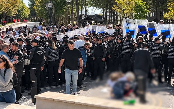 Emekli polis memuru AYM önündeki eylemde yaşamına son verdi: "Para için değil, onurumuz için"