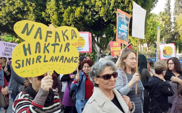 AYM, yoksulluk nafakasındaki “süresiz olarak” ifadesini iptal etti