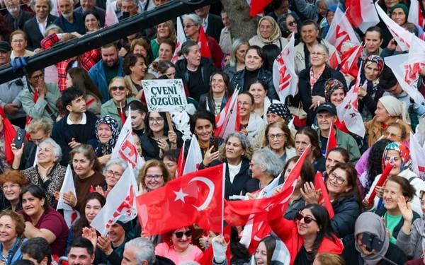 /haber/ozelden-mersindeki-goruntulere-tepki-o-sarlatani-ya-sen-durdur-ya-gelip-biz-durduracagiz-324042