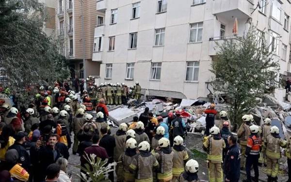 Maltepe'de 7 katlı bina çöktü: İki kişi hayatını kaybetti