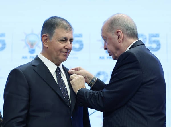 Opposition leader claims İzmir mayor joined Erdoğan’s party under jail threat