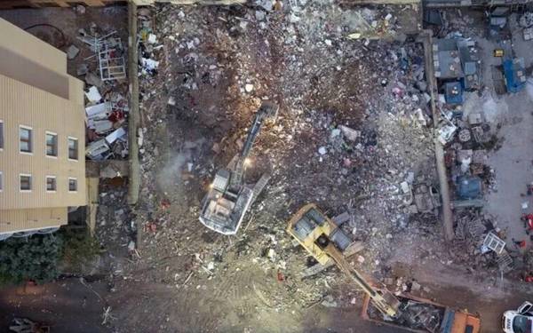 Maltepe'de çöken binanın enkazından 3 kişinin daha cansız bedeni çıkarıldı