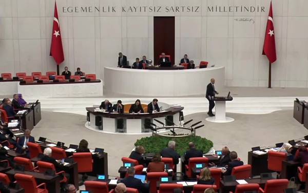 /haber/muhalefet-sordu-fondan-kim-kazandi-para-nereye-gitti-kim-goz-yumdu-akp-ve-mhp-tbmm-arastirmasini-reddetti-324241