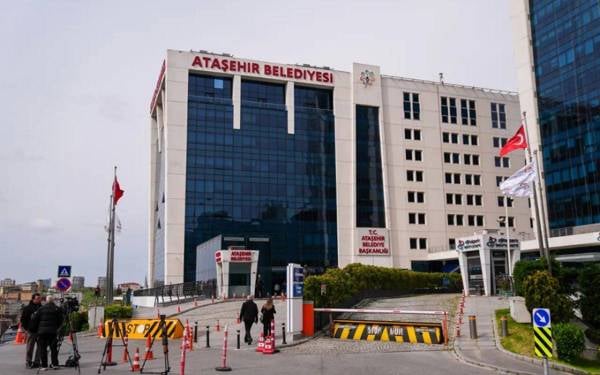 CHP’li Ataşehir Belediyesi AKP’ye geçti