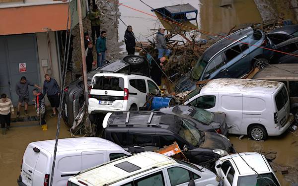 İstanbul'da sel felaketi henüz geride kalmadı: AKOM'dan turuncu alarm