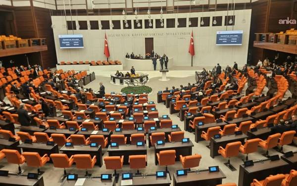 Muhalefet "soygunun kılıfı" dedi, iktidar oyladı: Fon düzenlemesinde ilk 5 madde geçti