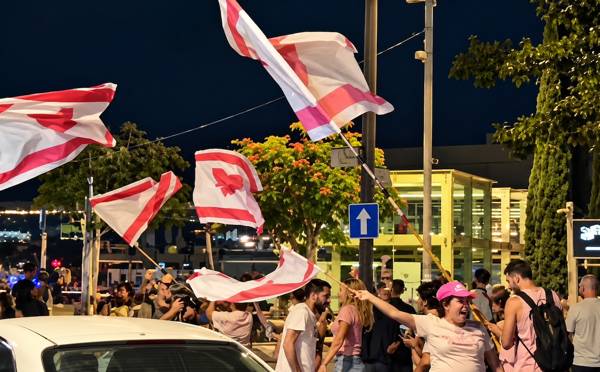 /haber/israil-de-cikis-anketleri-netanyahu-cogunlugu-saglayamiyor-324849