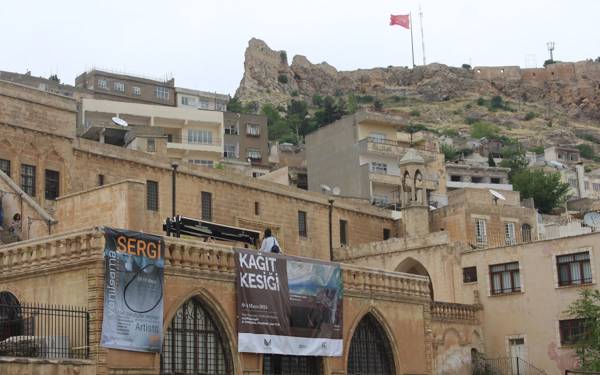 Mardin: Soykırım-işgal-Kürtçe-anadil tartışmaları arasında bir şehir, bir bienal