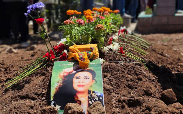 Ayşe Şan’a vefa