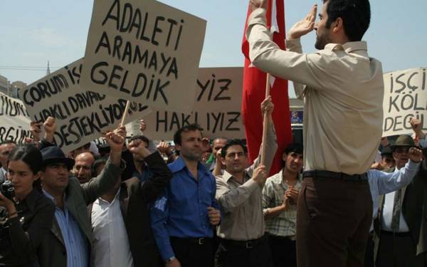 Demokrasi ve insan hakları