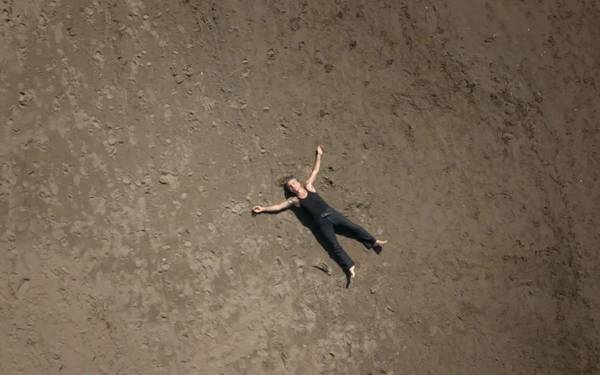 Tinitus belası şarkıcıyı bulunca…