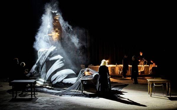 Festivalin kapalı kapıları: Tiyatroya erişim üzerine bir eleştiri