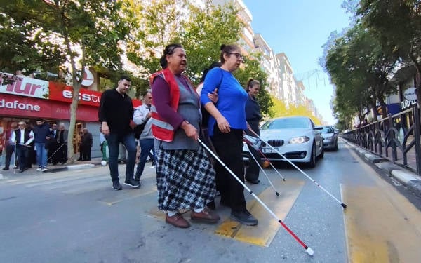 Yok sayılmanın gülünç halleri