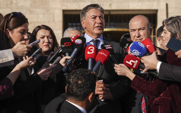 Hayatlar online, gerçekler offline...