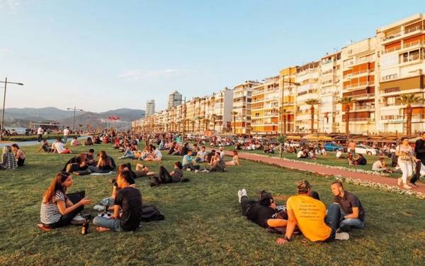 İzmir Barometreleri ve kadın dostu olmamak için  “mazereti olmayan bir kent”