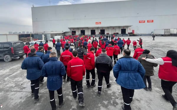 Bir daha söyle Tuncay Özilhan, biz bir aile miyiz?