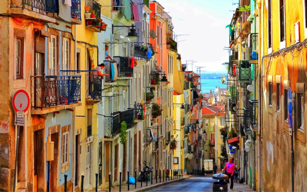 Karanfil Devrimi ve Pessoa’nın izinde Lizbon