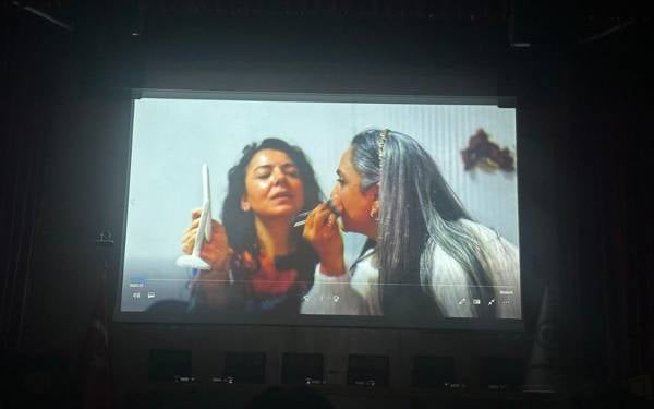 Dünyanın bütün kuaför koltuklarında iyileşenler birleşin