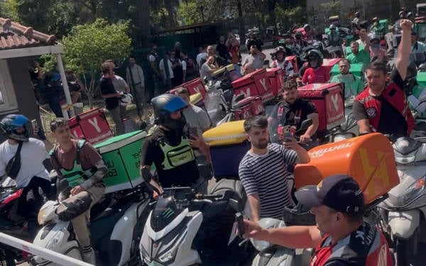 Sitelerin güvenlik duvarları ve kuryelerin hak mücadelesi