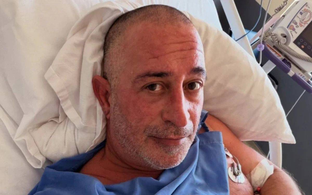 Cem Yılmaz hastane odasından fotoğraf paylaştı