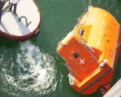 /haber/they-use-workers-instead-of-sandbags-to-test-lifeboats-3-dead-1-injured-108941