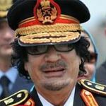 /yazi/libyali-amazon-lari-portatif-cadiriyla-kaddafi-ve-omer-muhtar-115189