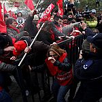 /haber/asgari-ucret-protestosunda-gozalti-135112