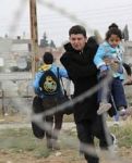 /haber/clashes-draw-near-turkish-border-refugee-numbers-surge-in-syria-142022