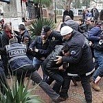 /haber/police-escorts-kurdish-politicians-out-from-mobs-144491