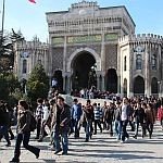 /haber/istanbul-universitesi-nde-soda-siseli-saldiri-145819