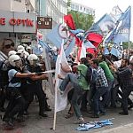 /haber/izmir-de-de-reyhanli-protestosuna-polis-saldirisi-146669