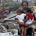 /haber/filipinler-de-tayfunundan-en-cok-cocuklar-etkilendi-151203