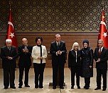 /haber/erdogan-cumhurbaskanligi-sanatcilarina-odul-verirken-aydin-diktasi-ni-elestirdi-160469